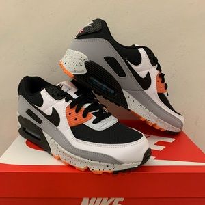 Sizes 8 - Nike Air Max 90 ‘Black/Turf Orange’